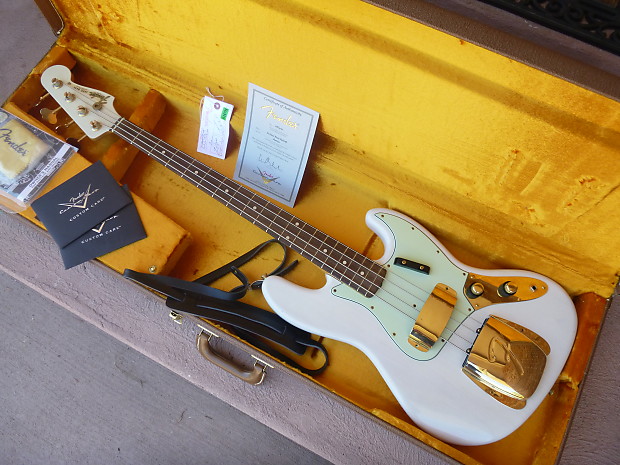 Jazz bass online gold hardware