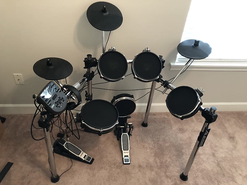 Alesis Surge Mesh Kit Electronic Drum Set w/amp 2020 - Black image 1