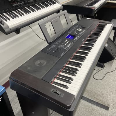 Yamaha DGX-650 Digital Piano W/Stand