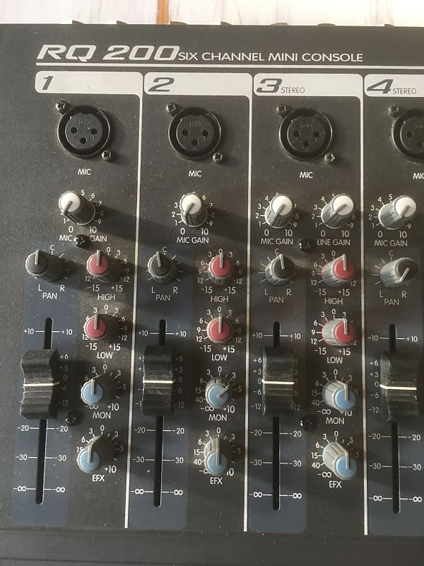 Peavey RQ 200 アナログミキサー Peavey RQ200 6-Channel Mixer Console - Video Overview - YouTube