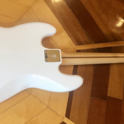 UNPLAYED- 2020/21 Fender Player Fretless Jazz Bass Guitar- Polar White with Pau Ferro Fingerboard image 9