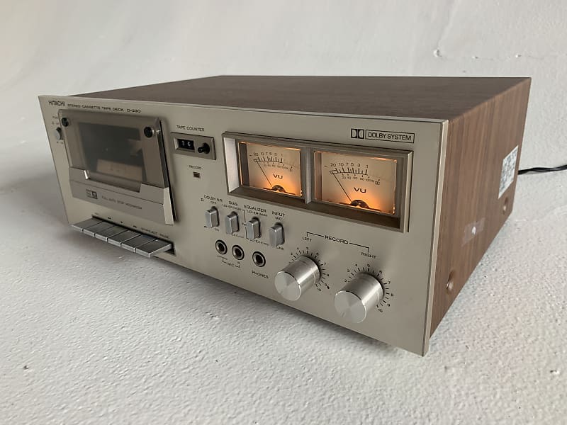 Hitachi D-230 1978 Silver Face vintage cassette tape deck