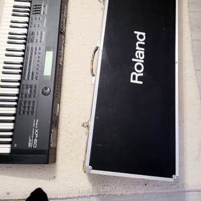 Roland XP-60 61-Key 64-Voice Music Workstation Keyboard 1998 - 2003 - Black