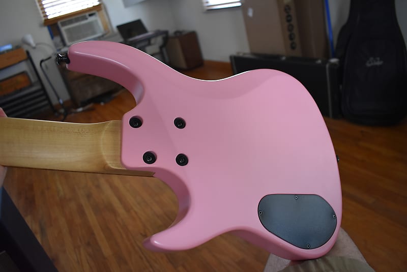 Kiesel DelosHD Bareknuckle ヘッドレス モディファイ Kiesel debuts new Lee McKinney headless models | MusicRadar