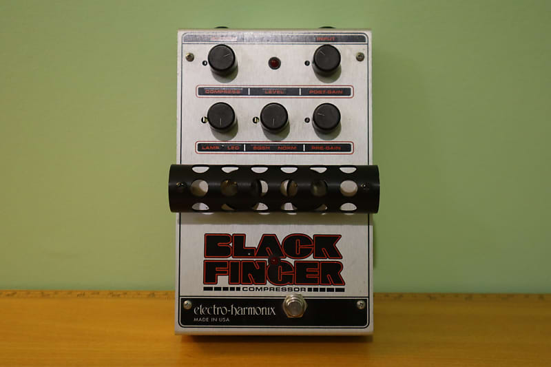 Electro-Harmonix Black Finger コンプレッサー Electro-Harmonix Black Finger Compressor | Reverb Canada