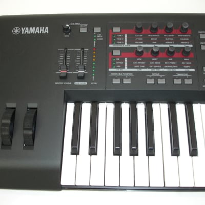 Yamaha MOXF6 61-Key Synthesizer Workstation Keyboard image 3