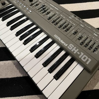 Roland SH-101 32-Key Monophonic Synthesizer 1982 - 1986 - Gray