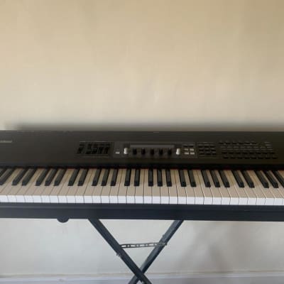 Yamaha S80 88-weighted-key keyboard-synthesizer