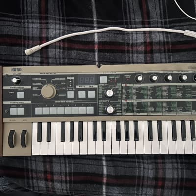 Korg MicroKORG 37-Key Synthesizer/Vocoder 2002 - 2019 - Silver