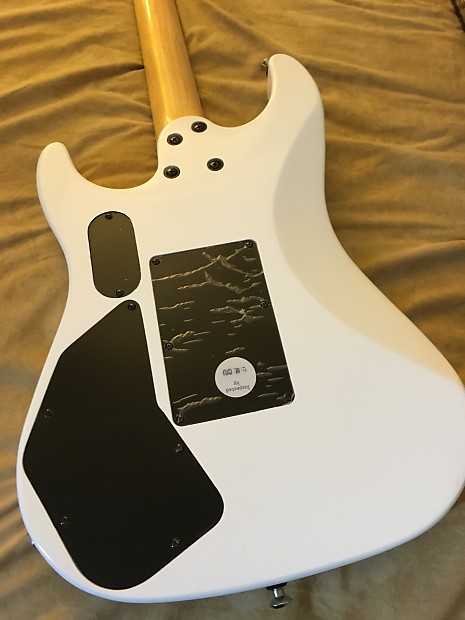 新作からSALEアイテム等お得な商品満載 Floyd Rose Outlaw Series SL,White. 25.5 ギター
