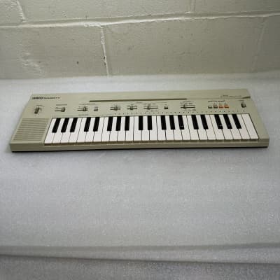 Yamaha PortaSound PC-50 Portable Keyboard Playcard System With Case Used
