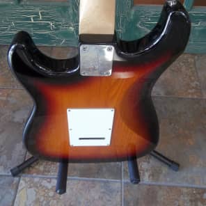 Austin AU 731 Electric Stratocaster Style Guitar with Tremolo in Tobacco Burst image 9