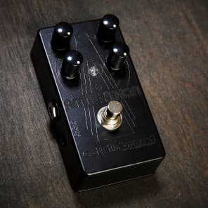 ギター CATALINBREAD Antichthon A primo signal destroyer, featuring an oscillating fuzz that