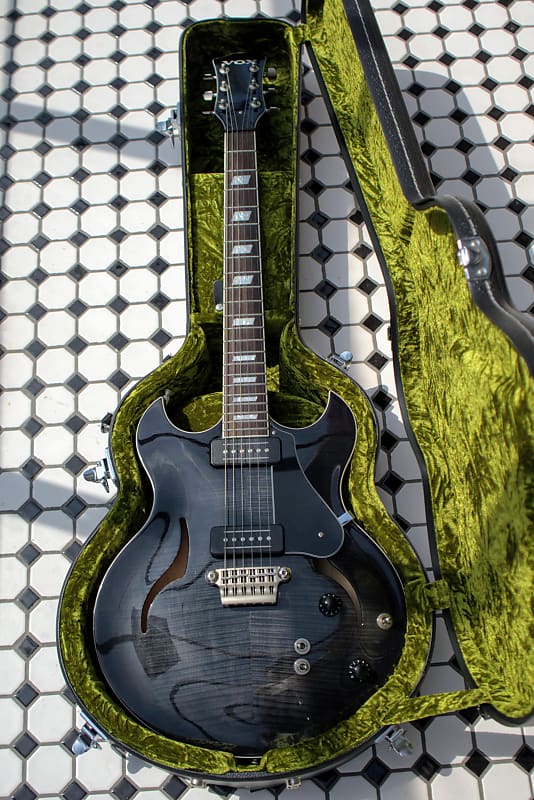 DISC Vox retail HDC77 Guitar in