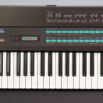 Yamaha DX7 Classic 80's Digital FM Polyphonic Synthesiser - 100V