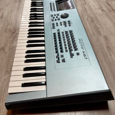 Yamaha Motif XS 7 Production Synthesizer 2000s - Gray