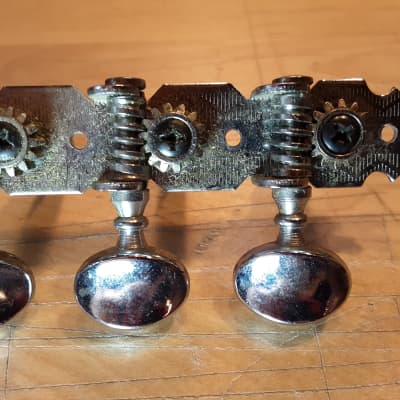 Unknown Brand,  Vintage In Line Tuning machines, open gear, 1980s, Silver image 3