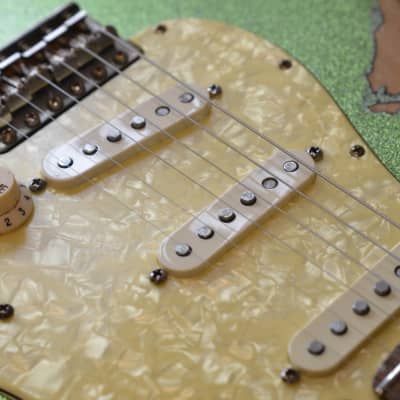 American Fender Stratocaster Relic Nitro Lime Squeezer Green Sparkle SSS-CS 54'S image 15