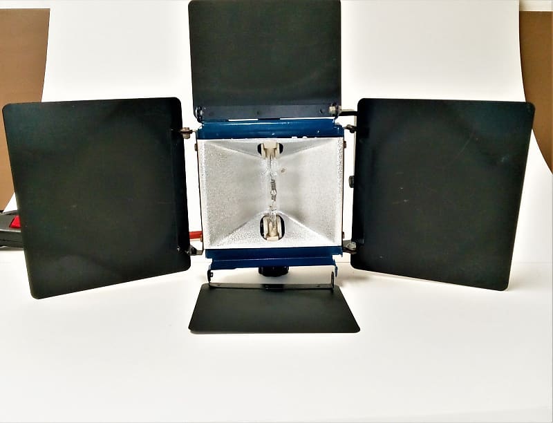 Theater/Stage Light With Barn Doors 120V FAD Sylvania Halogen Reverb