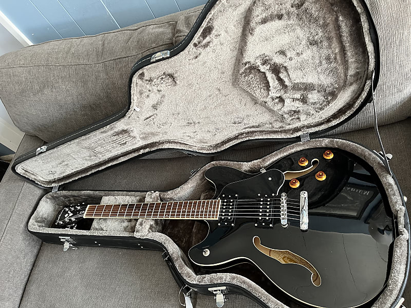 Washburn HB-30 Mid 2010's - Black with Original Hard Case