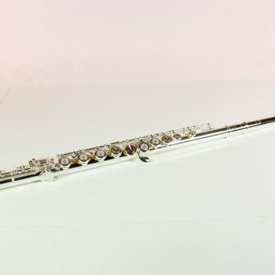 Yamaha Model YFL-462H Advanced Solid Silver Flute - Offset G, B Foot, Pointed Key Arms MINT CONDITIO image 8