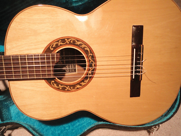 Del vecchio classical guitar online