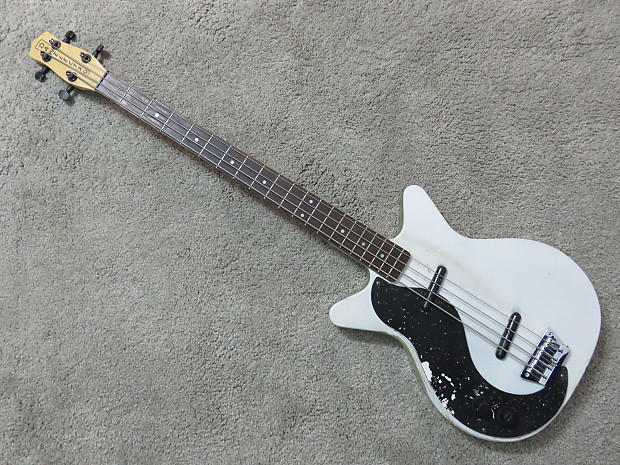 Danelectro DC 59 Silver Sparkle Bass Left handed Gig bag Repainted Front