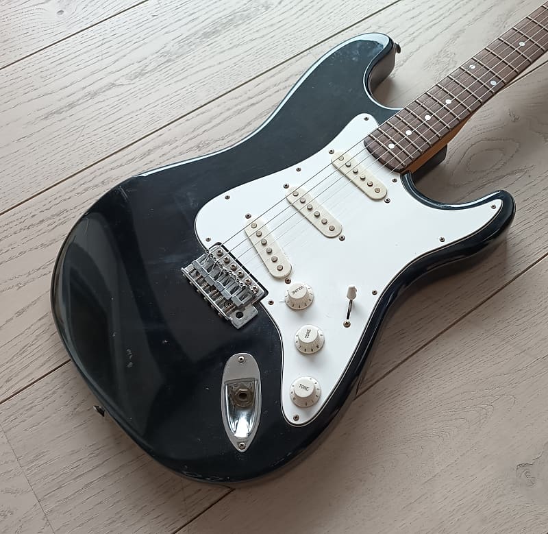 Sunn Fender Mustang Stratocaster 1980s -Black