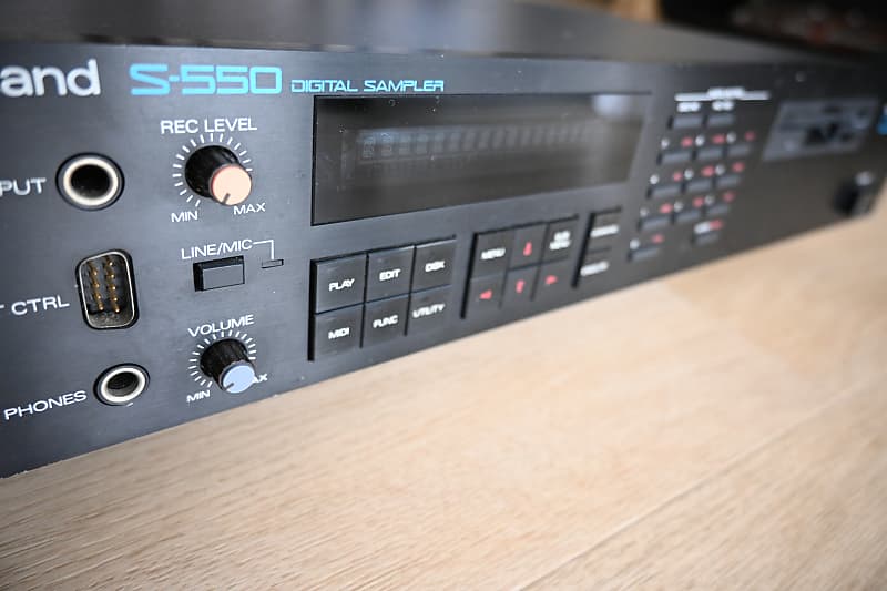 Roland S-550 Digital Sampler incl. 21 Floppy Disks