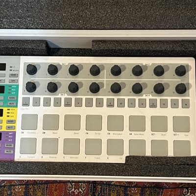 Arturia BeatStep Pro MIDI Controller 2017 - Present - White WITH EXTRAS image 4