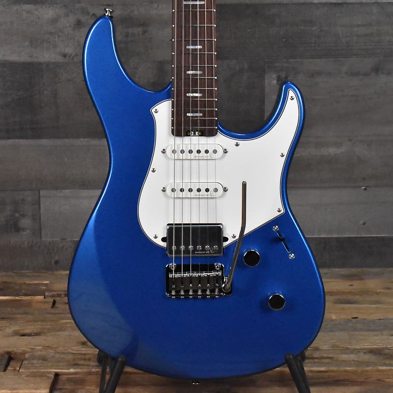 Yamaha Pacifica Standard Plus - Sparkle Blue with Gig Bag