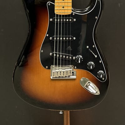 2011 Fender AM DLX Stratocaster V Neck - 2 Tone Sunburst image 1