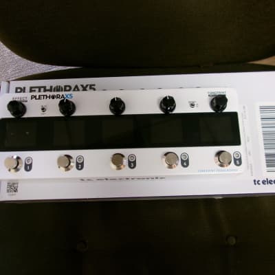 た*う様 TC Electronic Plethora X5 Amazon.com: TC Electronic PLETHORA X5 TonePrint Pedal Board