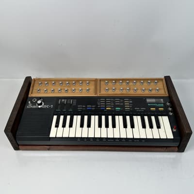Casio SK-1 32 Key Lo-Fi Sampling Electronic Keyboard