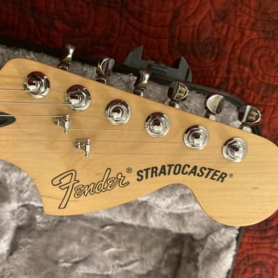 Fender Deluxe Stratocaster HSS; Pau Ferro Fretboard; Candy Apple Red; Fender Deluxe Molded Case image 11