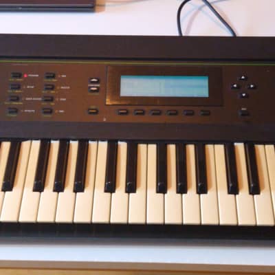 Kurzweil K2000 61-Key Digital Workstation Synthesizer 1990s - Black