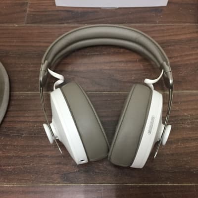 Sennheiser Momentum 3 M3AEBTXL Over Ear Headphones Noise