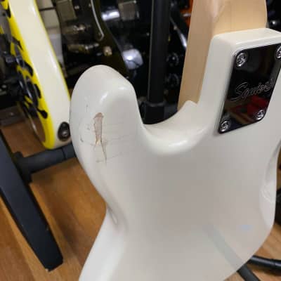 Squier Mini Stratocaster V2 with Maple Fretboard 2018 - Present Arctic White image 9