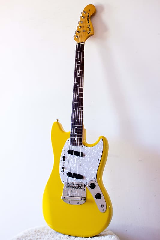 フェンダージャパン Mustang MG69 Yellow White Fender Japan '69 Reissue Mustang MG69 Rebel Yellow 2010 | Reverb