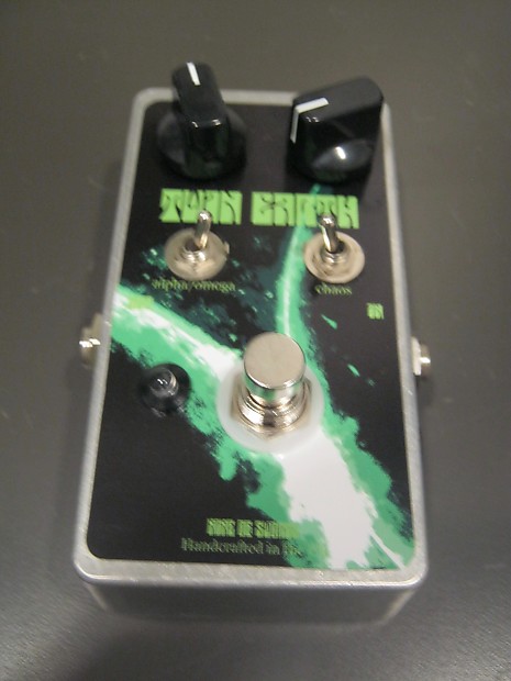 Nine of Swords Twin Earth - majorly freaky Distortion / Fuzz effect pedal image 1