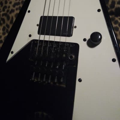 E.S.P Kirk Hammett Flying V  W/Devil Inlays Custom Shop  1989 Black,  Extremely Rare image 13