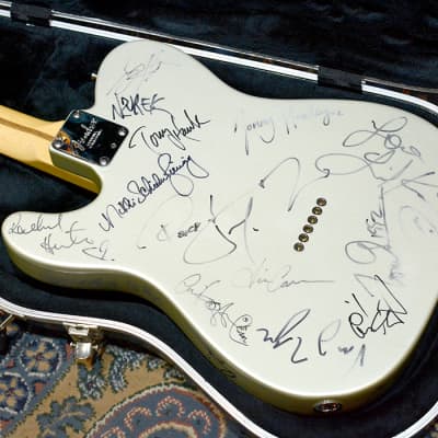 Immagine Fender USA Telecaster Red Hot Chili Peppers Signed RARE / Certificate of Authenticity - 15