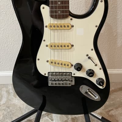 Fender Stratocaster Made in Korea 90s Black Squier Series image 2