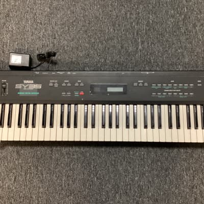 Yamaha  SY35 Dynamic Vector Synthesizer with one bad key