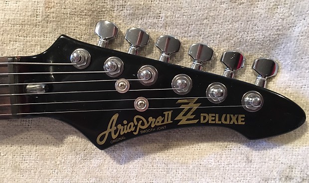 Aria Pro II ZZ Deluxe Electric Guitar + OHSC Case Explorer