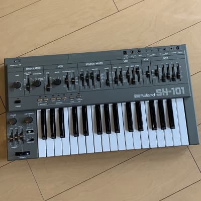 Roland SH-101 32-Key Monophonic Synthesizer