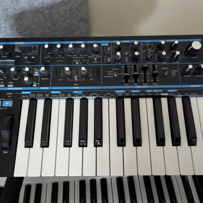 Novation Bass Station II 25-Key Monophonic Synthesizer 2013 - Present - Black