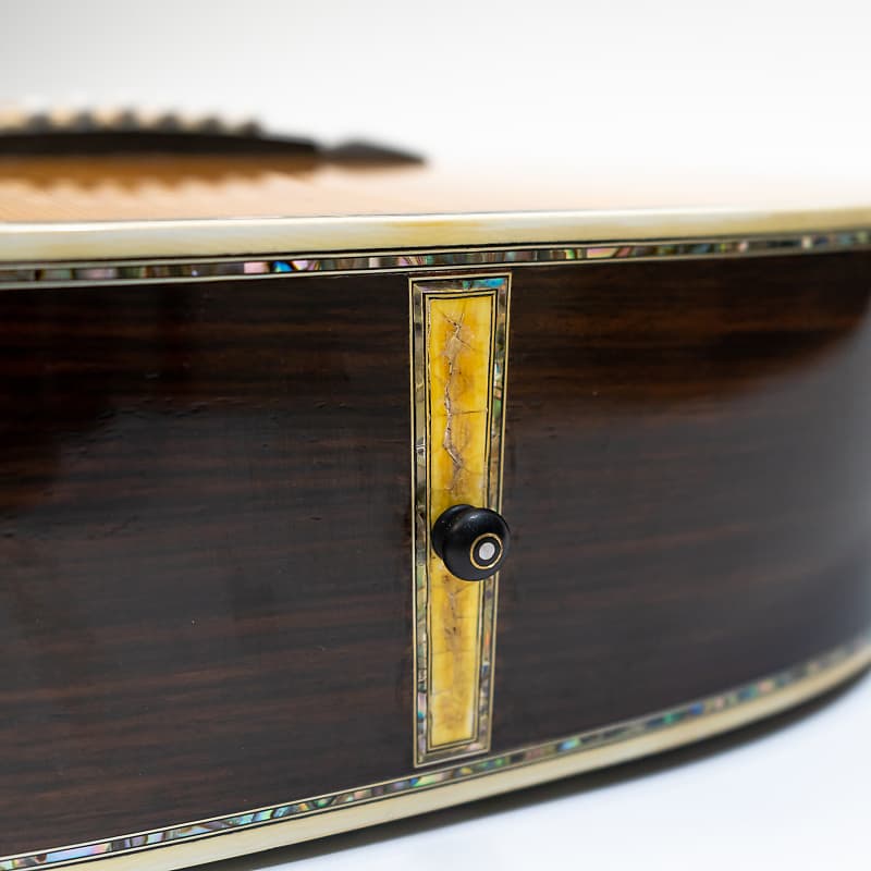 Tokai Cat's Eyes CE-3000 CF Series Acoustic Guitar - Made in Tokai Cat's Eyes CE-3000 CF Series Acoustic Guitar - Made in