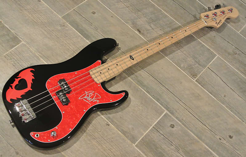 希少！Squier Pete Wentzモデル 赤黒プレベ Pete Wentz Precision Bass | Squier Wiki
