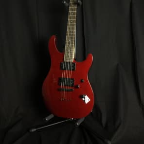 Peavey Predator Plus ST String-Thru Electric Guitar Candy Apple Red